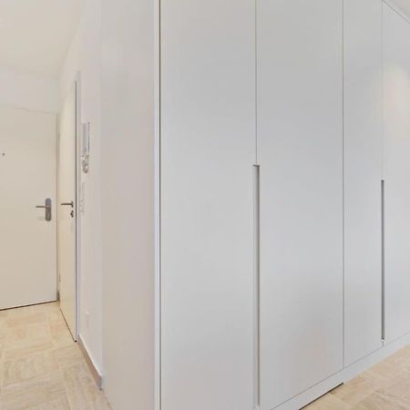 Modern Studio With King Bed, Walk To Attractions Luxembourg Exterior photo