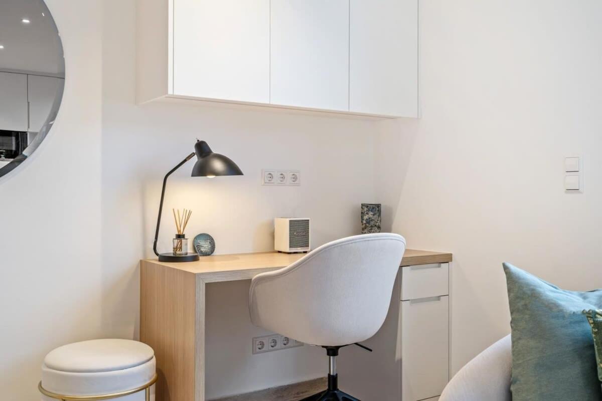 Modern Studio With King Bed, Walk To Attractions Luxembourg Exterior photo