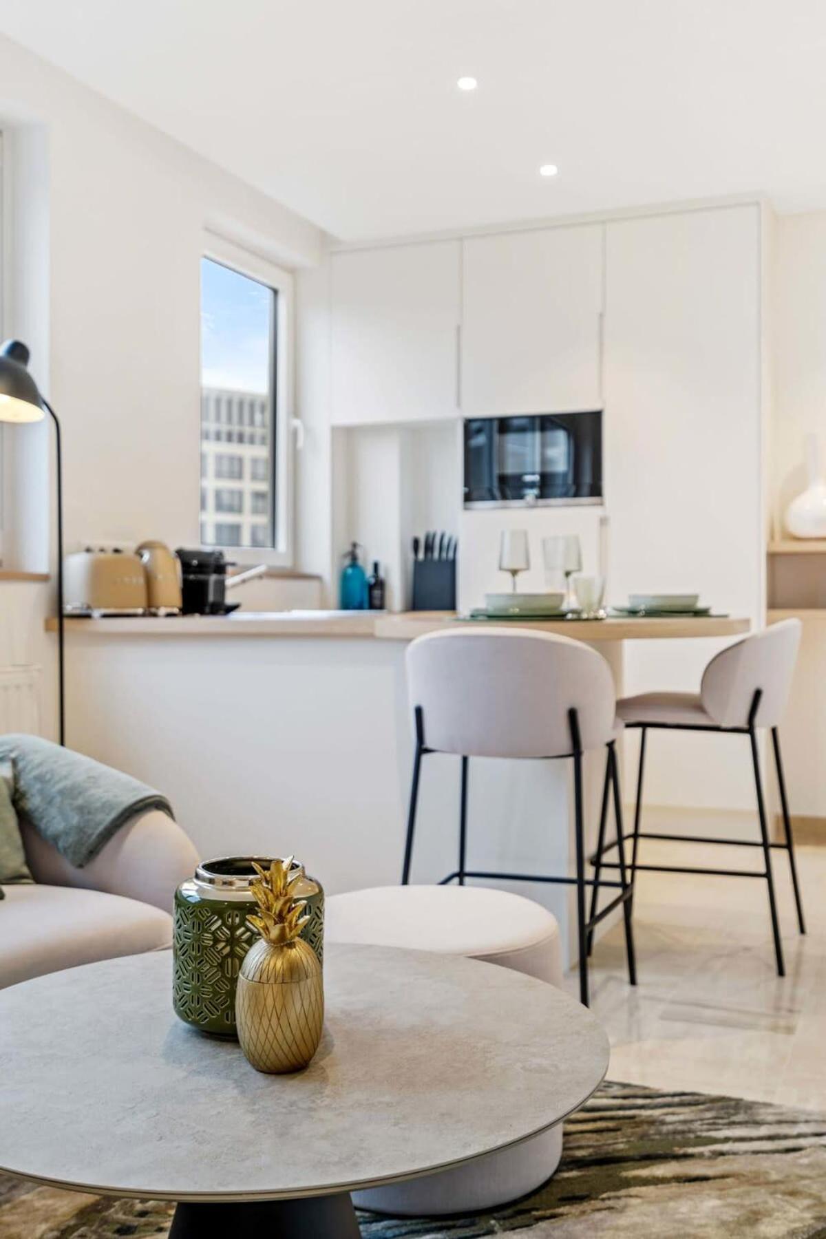 Modern Studio With King Bed, Walk To Attractions Luxembourg Exterior photo